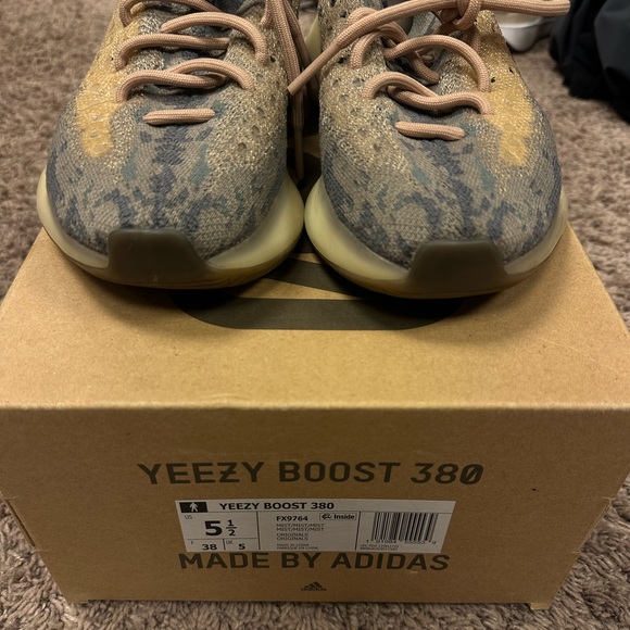 380 Yeezy Aliens Authentic - Picture 5 of 6